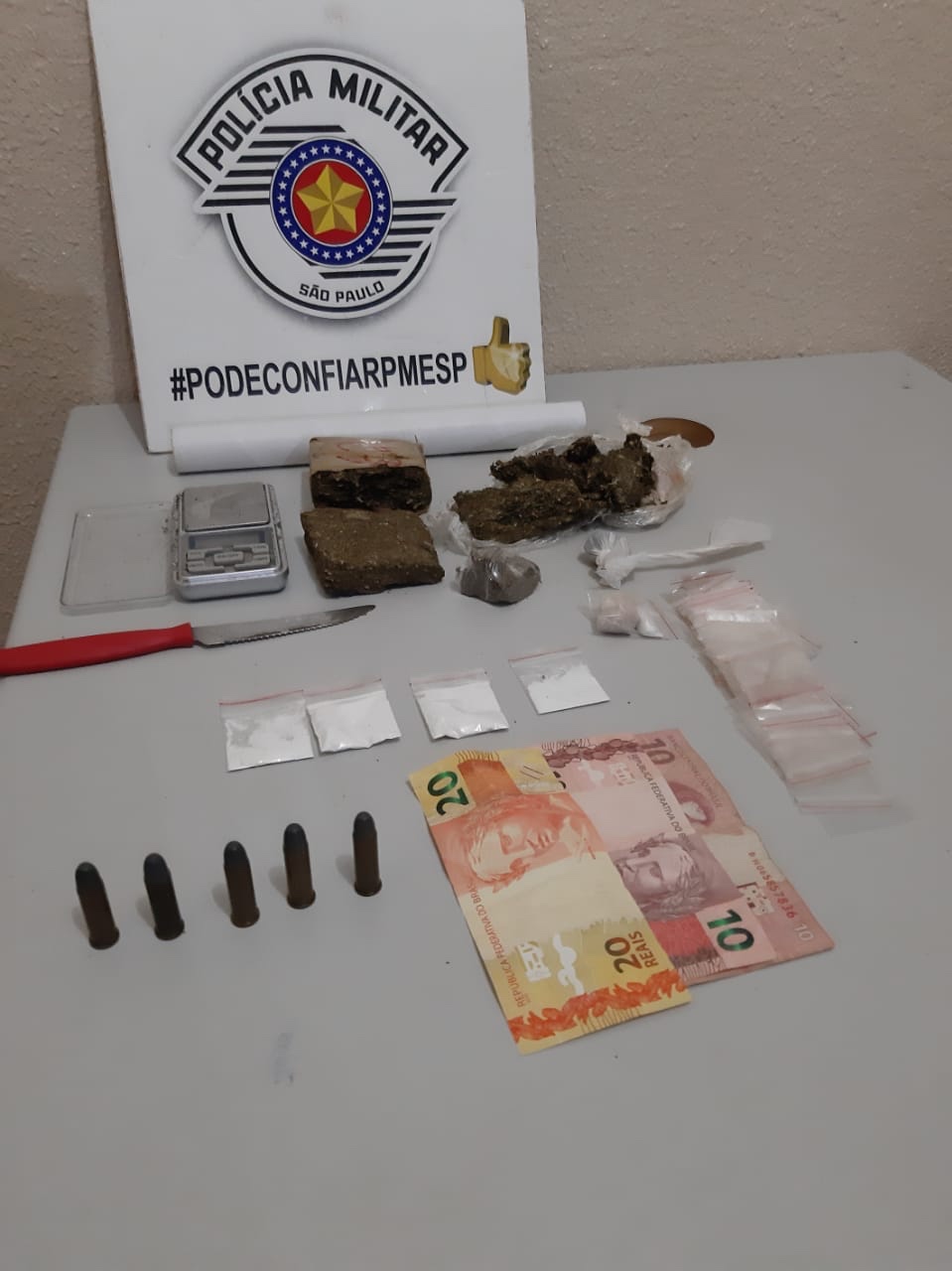 Policia Militar de Ourinhos prende homem com drogas e munição no Jd. Itamaraty