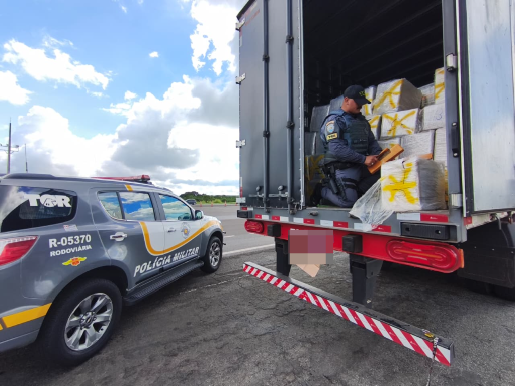 TÁTICO OSTENSIVO RODOVIÁRIO (TOR) APEENDE QUASE 1 TONELADA DE MACONHA NA RDV CASTELO BRANCO EM IARAS