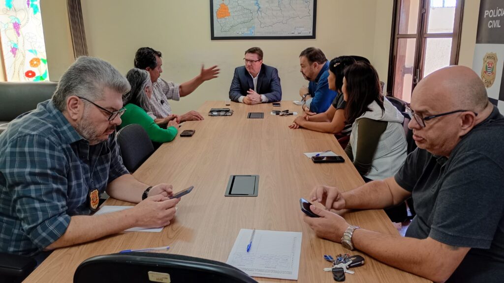 Reunião fortalece integração entre Polícia Civil e instituições parceiras no combate aos maus-tratos contra animais em Avaré-SP